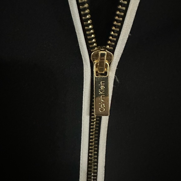 Calvin Klein Black and White Blazer with Elegant Design - Picture 4 of 5